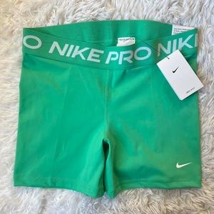 ✰ nike pros ✰